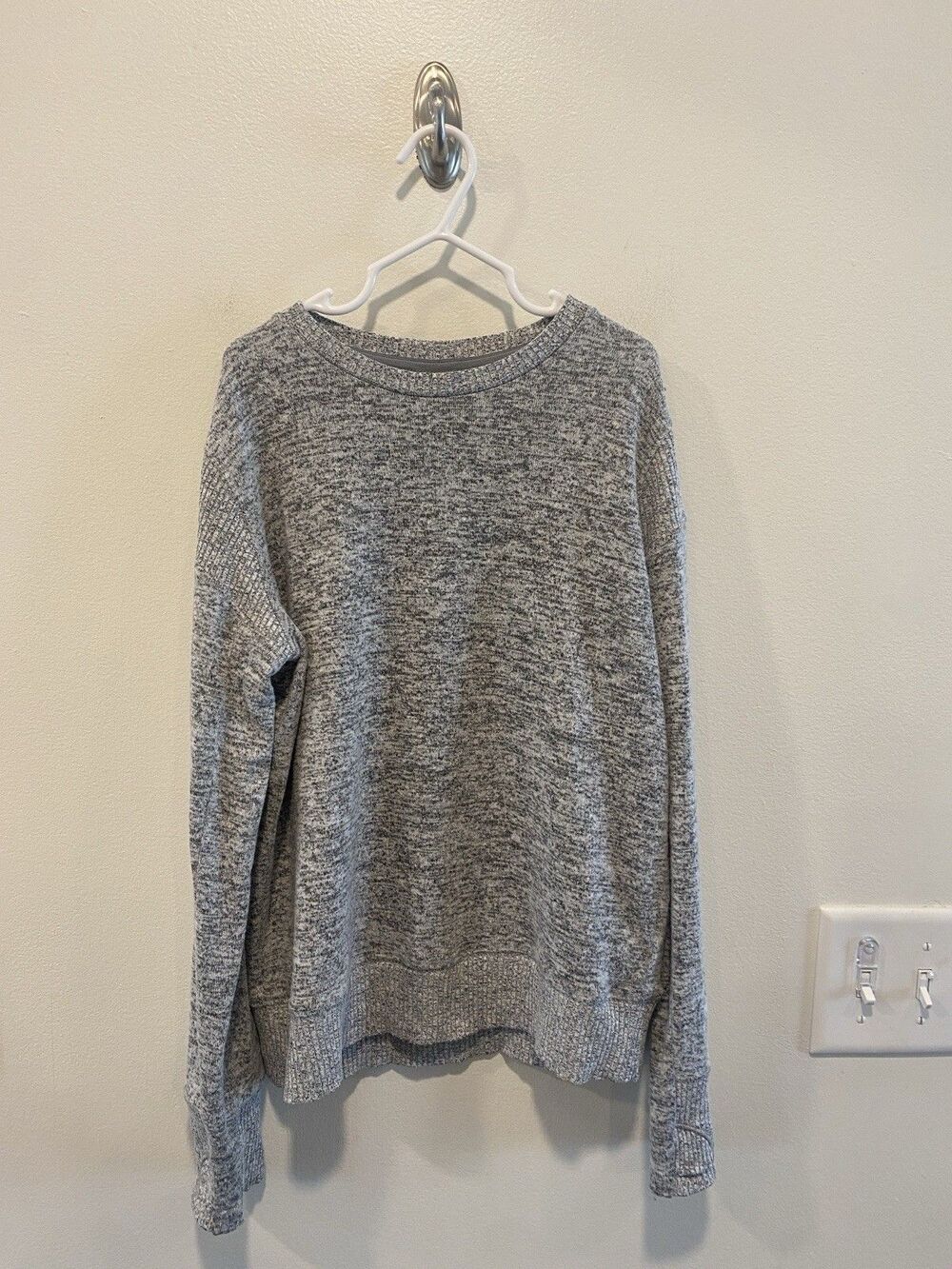 Athleta Girl Long Sleeve Shirt Size 8-10 Gray Thumbholes